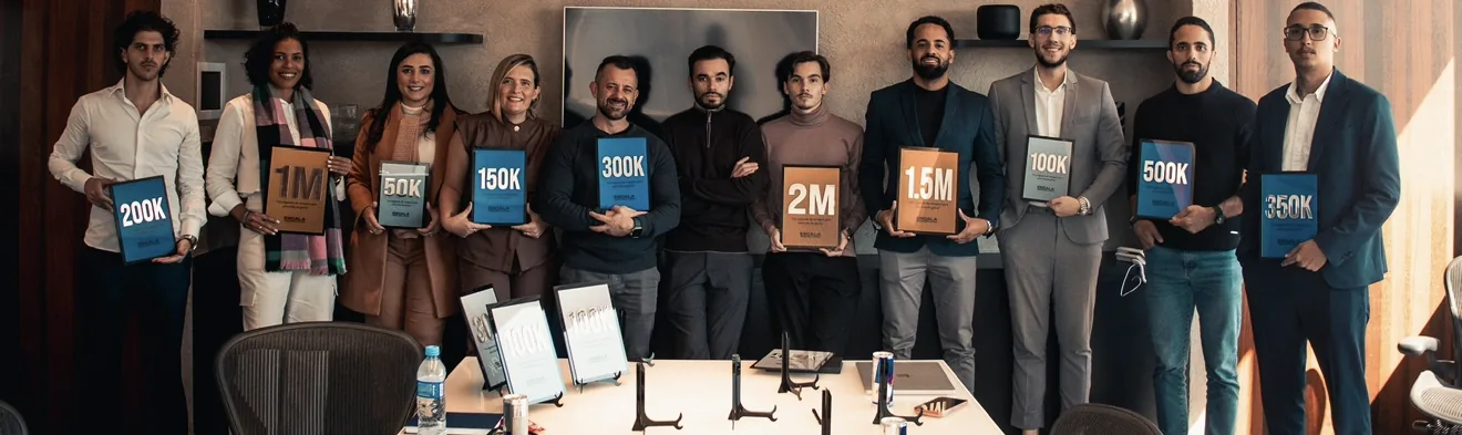 Equipe com resultados de faturamento